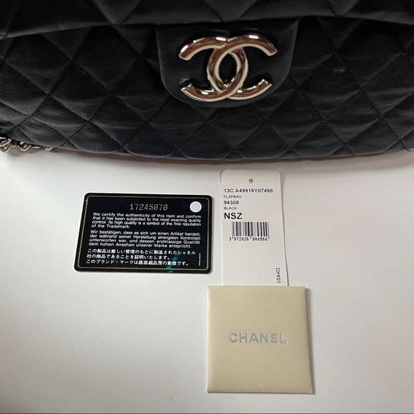 CHANEL Jumbo Washed Lambskin Quilted Maxi Chain
Around Flap Black - Picture 16 of 16